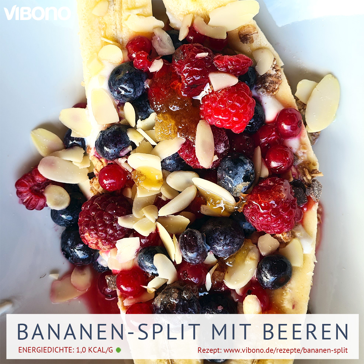 Bananen-Split mit Beeren